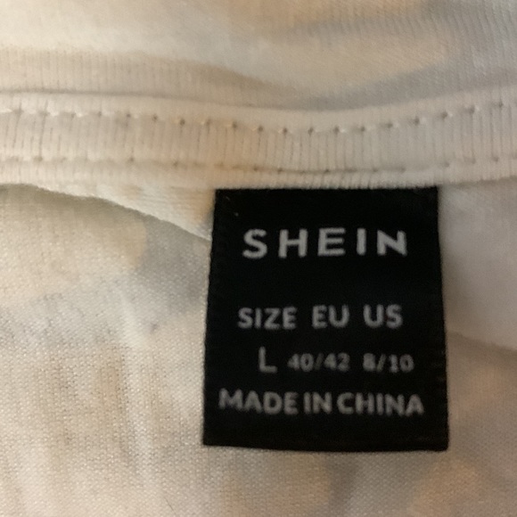 Shein V Neck Tee.  White. Large. Good Condition. - Picture 4 of 4